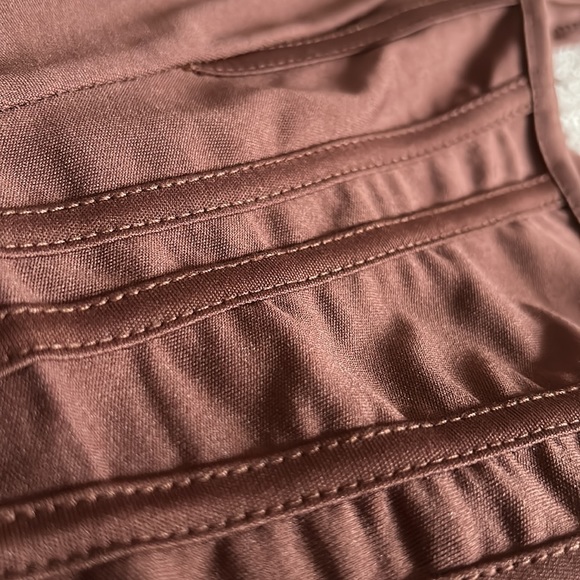 Brown crop top, good shape never been worn. Not stretchy, V belly. - Picture 5 of 10